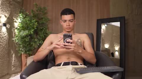 Snapshot of marcoyethan chatting on 02/25/26, 08:18 Marco and Ethan online show from 02/25/26, 08:18