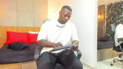 Snapshot of marcusblack_ chatting on 05/02/26, 12:32 Marcusssss online show from 05/02/26, 12:32