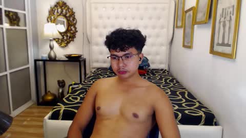 Snapshot of marcusmason1 chatting on 12/15/25, 01:04 marcusmason1 online show from 12/15/25, 01:04