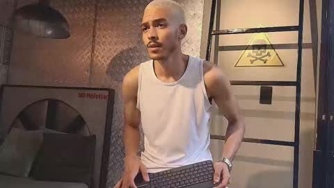 Snapshot of marcusrain_ chatting on 11/15/25, 06:59 Marcus online show from 11/15/25, 06:59