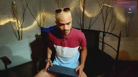 Snapshot of marcusrain_ chatting on 12/01/25, 03:33 Marcus online show from 12/01/25, 03:33