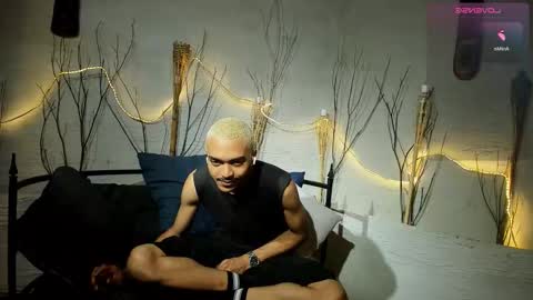 Snapshot of marcusrain_ chatting on 12/04/25, 03:49 Marcus online show from 12/04/25, 03:49