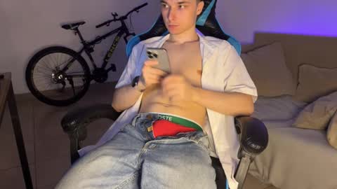 Snapshot of marcussmit chatting on 12/13/25, 10:26 Marcus online show from 12/13/25, 10:26