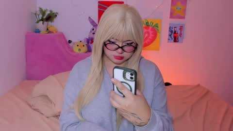 Snapshot of marcy_grey chatting on 06/23/26, 06:44 danna online show from 06/23/26, 06:44