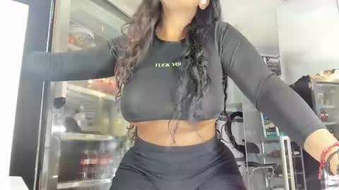 Snapshot of mareiaa chatting on 12/18/24, 11:56 Mareia online show from 12/18/24, 11:56