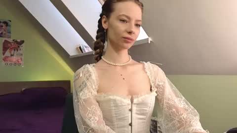 Snapshot of margareata chatting on 10/16/25, 06:14 - Alisa online show from 10/16/25, 06:14