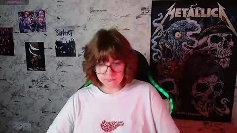 Snapshot of margaret_red chatting on 04/24/26, 02:19 Margaret online show from 04/24/26, 02:19