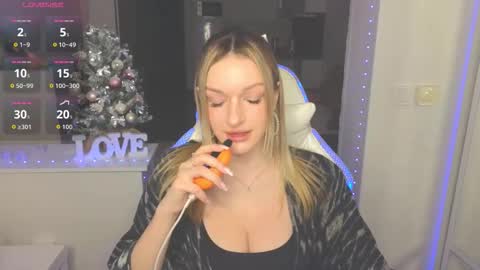 Snapshot of margaretsweet1 chatting on 12/17/25, 12:49 Margaret online show from 12/17/25, 12:49