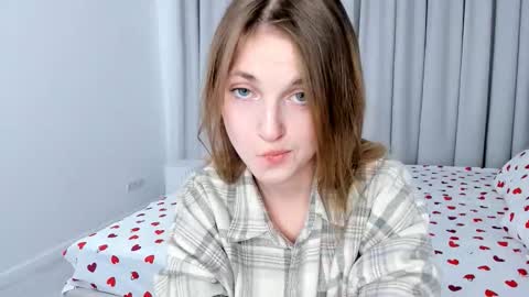 Mia online show from 03/15/26, 07:42