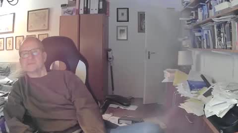 Snapshot of marginalie chatting on 02/03/25, 10:21 marginalie online show from 02/03/25, 10:21