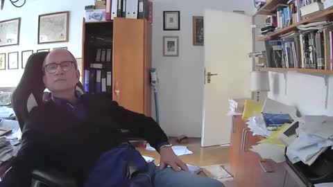 Snapshot of marginalie chatting on 02/08/25, 09:13 marginalie online show from 02/08/25, 09:13