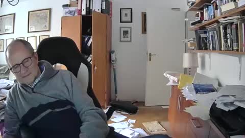 Snapshot of marginalie chatting on 02/16/25, 01:49 marginalie online show from 02/16/25, 01:49