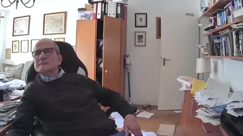 Snapshot of marginalie chatting on 03/05/25, 12:33 marginalie online show from 03/05/25, 12:33