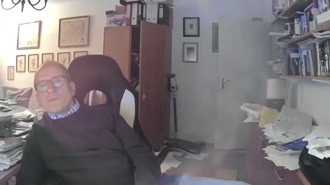 Snapshot of marginalie chatting on 03/05/25, 09:48 marginalie online show from 03/05/25, 09:48