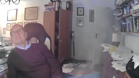 Snapshot of marginalie chatting on 03/07/25, 06:43 marginalie online show from 03/07/25, 06:43