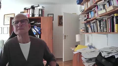 Snapshot of marginalie chatting on 10/12/25, 01:43 marginalie online show from 10/12/25, 01:43