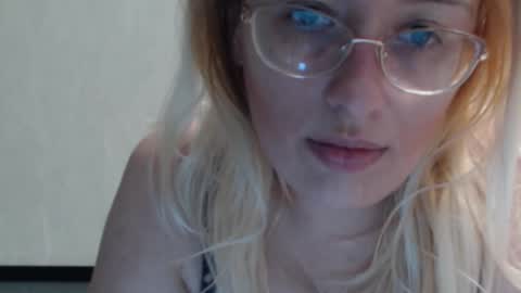 Snapshot of margo_shine chatting on 12/01/25, 05:40 margo_shine online show from 12/01/25, 05:40