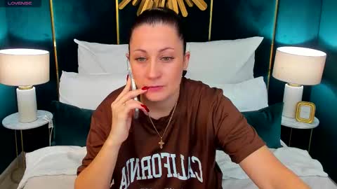 Snapshot of margobloom chatting on 12/04/25, 12:25 Margo online show from 12/04/25, 12:25