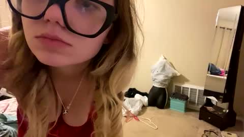 Snapshot of margoheaven chatting on 12/16/25, 03:33 margoheaven online show from 12/16/25, 03:33