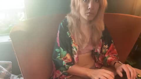 Elle online show from 10/27/25, 03:05