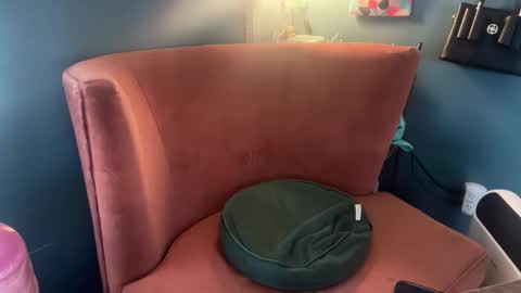 Elle online show from 12/01/25, 04:23