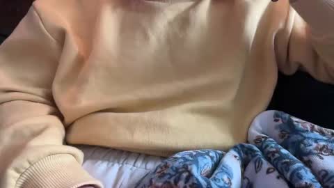 Elle online show from 12/14/25, 04:23