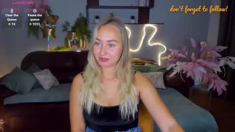 Snapshot of margosugar chatting on 10/16/25, 06:36 MargoSugar online show from 10/16/25, 06:36