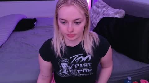 Snapshot of margot_robbie7 chatting on 05/15/26, 02:18 margot_robbie7 online show from 05/15/26, 02:18