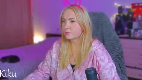 Snapshot of mari_kiku chatting on 10/12/25, 06:18 Kiku and Marii - online show from 10/12/25, 06:18