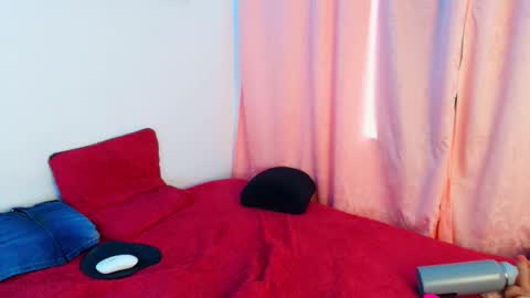 Snapshot of mari_mar69 chatting on 09/12/25, 12:16 mari_mar69 online show from 09/12/25, 12:16