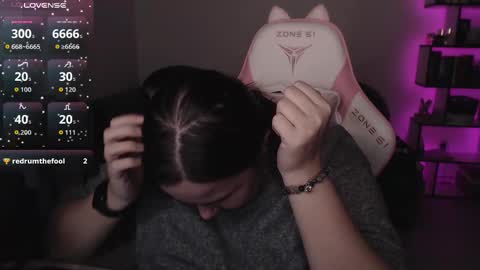 Snapshot of mari_moore7 chatting on 10/19/25, 05:13 mari moore online show from 10/19/25, 05:13