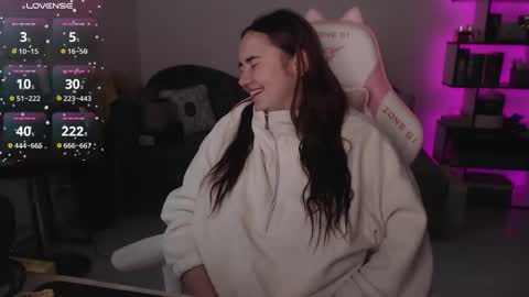 Snapshot of mari_moore7 chatting on 11/21/25, 05:06 mari moore online show from 11/21/25, 05:06