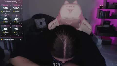 Snapshot of mari_moore7 chatting on 11/26/25, 07:53 mari moore online show from 11/26/25, 07:53