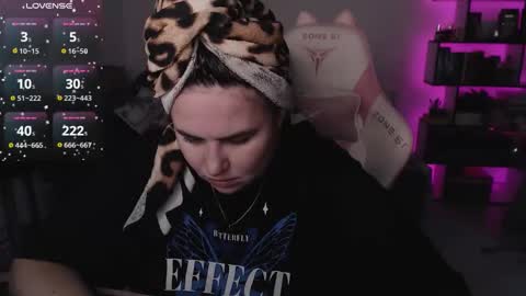 Snapshot of mari_moore7 chatting on 11/28/25, 07:00 mari moore online show from 11/28/25, 07:00