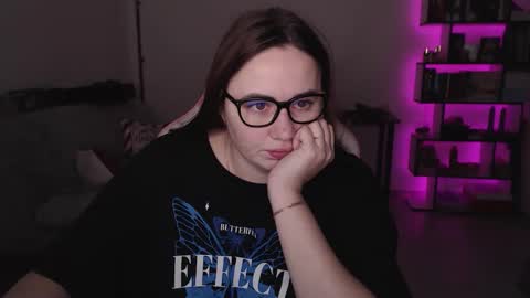 Snapshot of mari_moore7 chatting on 12/14/25, 05:35 mari moore online show from 12/14/25, 05:35