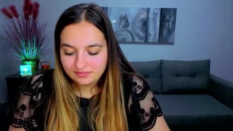 Snapshot of maria_bond chatting on 11/17/25, 08:31 Maria online show from 11/17/25, 08:31