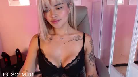 Snapshot of maria_jones chatting on 09/17/25, 01:46 Instagram soymj01 online show from 09/17/25, 01:46