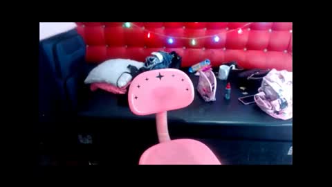 Snapshot of mariacamilatits chatting on 12/02/25, 10:42 mariacamilatits online show from 12/02/25, 10:42