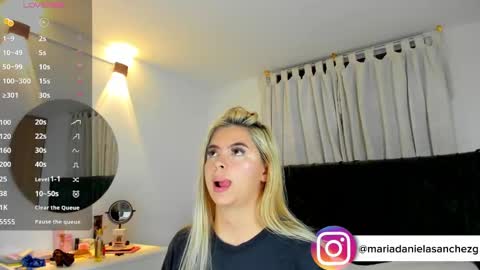 Snapshot of mariadanielasanchez chatting on 10/15/25, 02:01 mariadanielasanchez online show from 10/15/25, 02:01