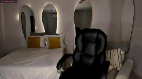 MARIA HERRERA  online show from 12/14/25, 05:46