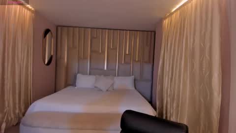 Snapshot of mariaherrera_ chatting on 12/19/25, 09:11 MARIA HERRERA online show from 12/19/25, 09:11