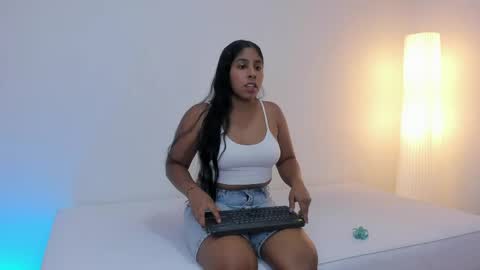 mariajose_sanchez online show from 04/21/26, 11:27