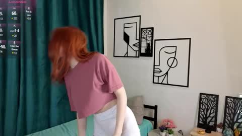 Snapshot of mariamcreedon chatting on 11/22/25, 01:15 My name is Molly this is my first day online show from 11/22/25, 01:15