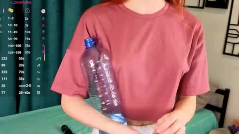 Snapshot of mariamcreedon chatting on 12/05/25, 01:36 My name is Molly this is my first day online show from 12/05/25, 01:36