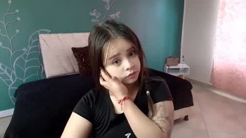 Snapshot of mariamcute_ chatting on 12/17/24, 08:21 M A R I A N A online show from 12/17/24, 08:21