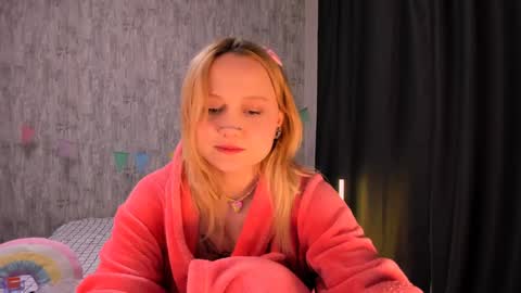 Snapshot of mariamilkis chatting on 02/08/25, 02:15 Maria online show from 02/08/25, 02:15