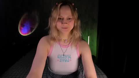 Snapshot of mariamilkis chatting on 02/13/25, 12:57 Maria online show from 02/13/25, 12:57