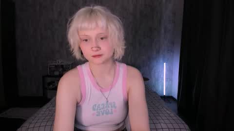 Snapshot of mariamilkis chatting on 10/13/25, 05:29 Maria online show from 10/13/25, 05:29