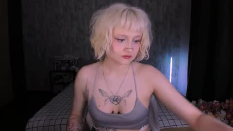 Snapshot of mariamilkis chatting on 10/20/25, 02:12 Maria online show from 10/20/25, 02:12