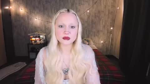 Snapshot of mariamilkis chatting on 11/21/25, 02:54 Maria online show from 11/21/25, 02:54